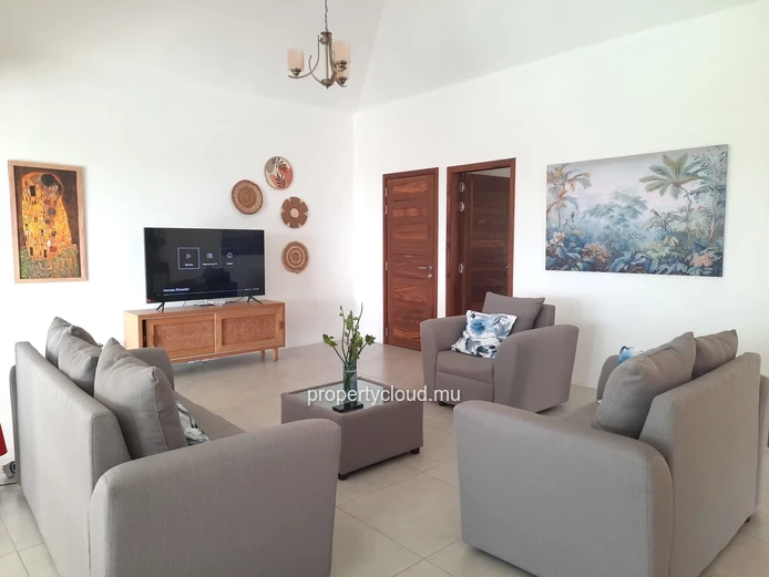 Tamarin – For sale, recent 3-bedroom villa with swimming pool and open view