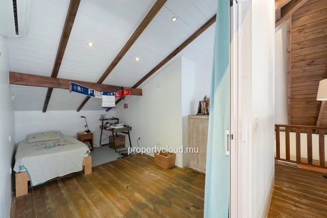 For sale: magnificent villa in a residence accessible to foreigners in Pereybere.