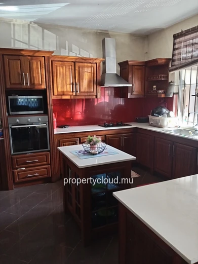 Superb 5 bedroom family home, located in Triolet.