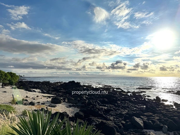 Exclusive – Flic En Flac – Rare Beachfront Property