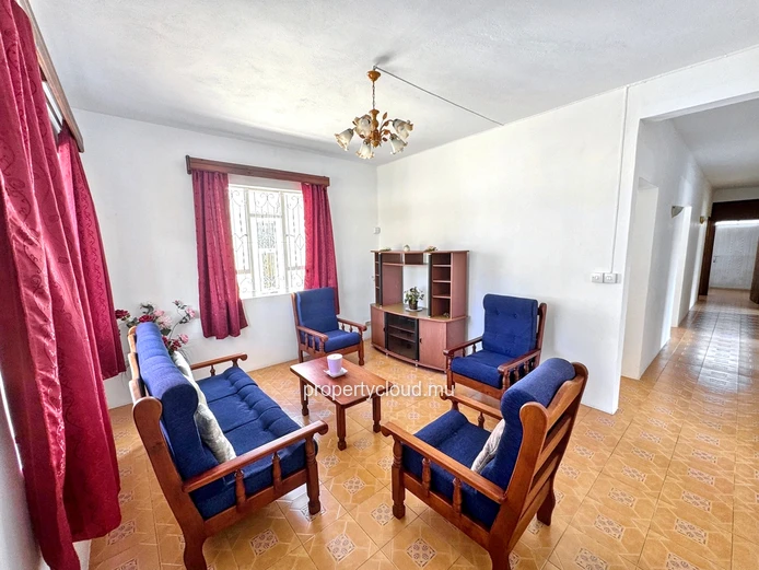 Roches Brunes for sale 7 bedroom house, which can be converted into 2 independent apartments.