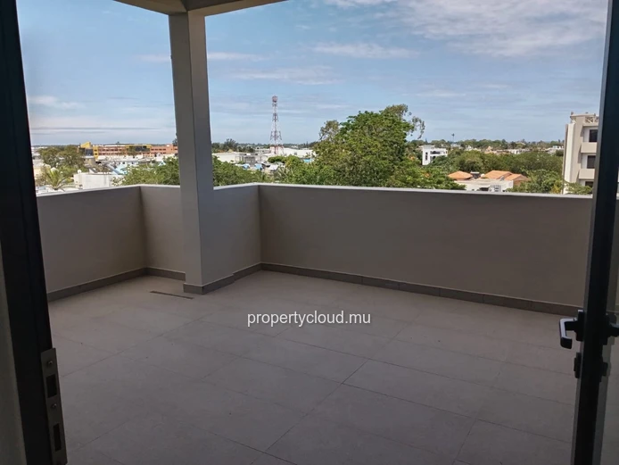 FOR SALE – NEW PENTHOUSE 180 m² – GRAND BAIE CENTER