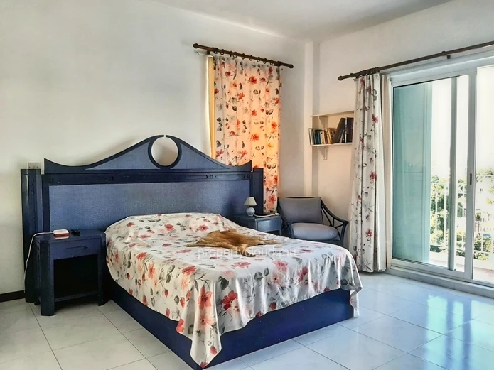 Quatre Bornes for sale comfortable furnished 3 bedroom apartment in secure residence with swimming pool and gym close...