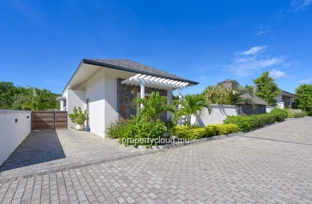 For sale: magnificent villa in a residence accessible to foreigners in Grand Baie, La Salette.