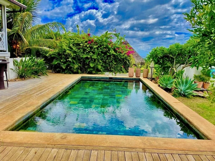 Tamarin for sale pleasant and beautiful five-bedroom villa with swimming pool in a quiet area with an exceptional vie...
