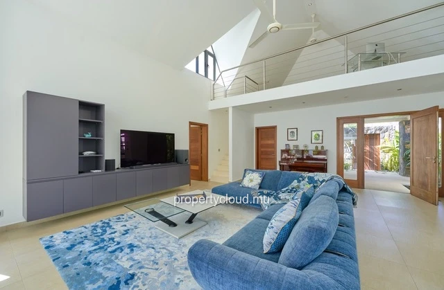 For sale: magnificent villa in a residence accessible to foreigners in Grand Baie.