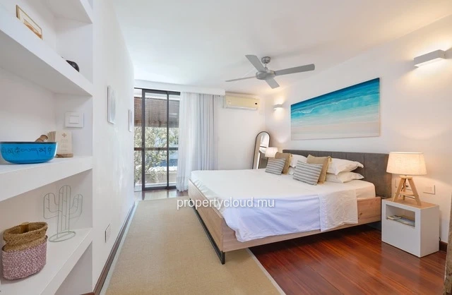 A vendre appartement d'une chambre au 1er étage, meublé et équipé accessible aux étrangers à Mont Choisy.