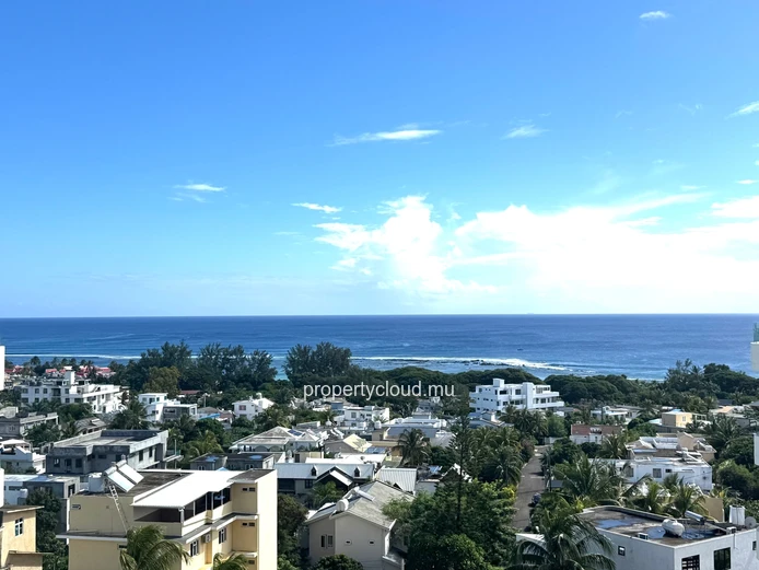 Flic en Flac for rent 4 bedroom penthouse with sea view in Flic en Flac