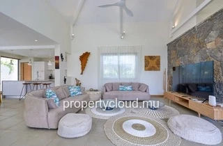 For sale: magnificent villa in a residence accessible to foreigners in Grand Baie, La Salette.