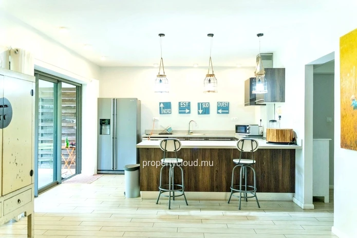 Accessible aux étranger Tamarin à vendre spacieux appartement de 3 chambres en rez-de-chaussée.