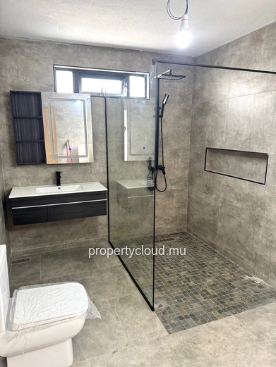 Renovated house for rent in Sodnac, Mauritius – 3 bedrooms + office, ideal location