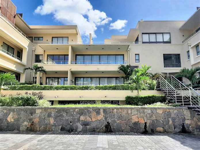 Tamarin for sale comfortable 2 bedroom apartment, located in Tamarin Bay, with access to the beach.