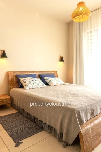 For rent – Flic en Flac, Mauritius Magnificent recent 3 bedroom apartment located on the top floor, with roof terrace...