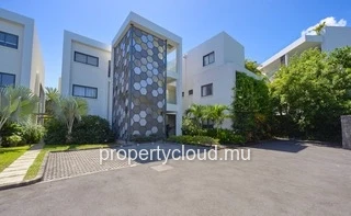 For sale: 3-bedroom apartment accessible to foreigners in Pointe Aux Canonniers.