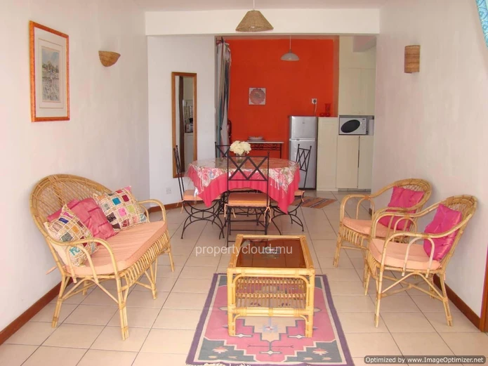 For sale a building of 5 units with sea view not far from the shops in the city center of Grand Bay.