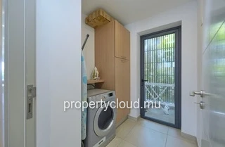 For sale: 3-bedroom apartment accessible to foreigners in Pointe Aux Canonniers.