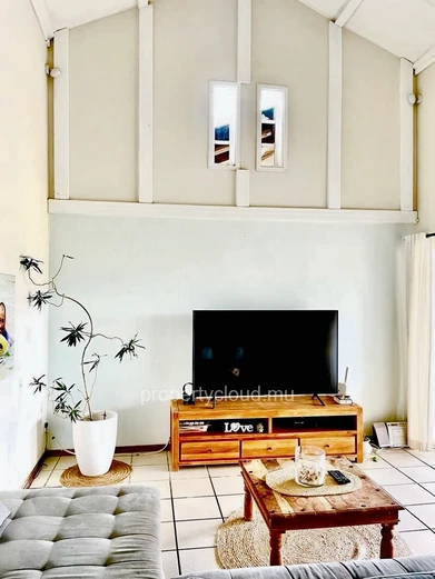 Tamarin for sale pleasant and beautiful five-bedroom villa with swimming pool in a quiet area with an exceptional vie...