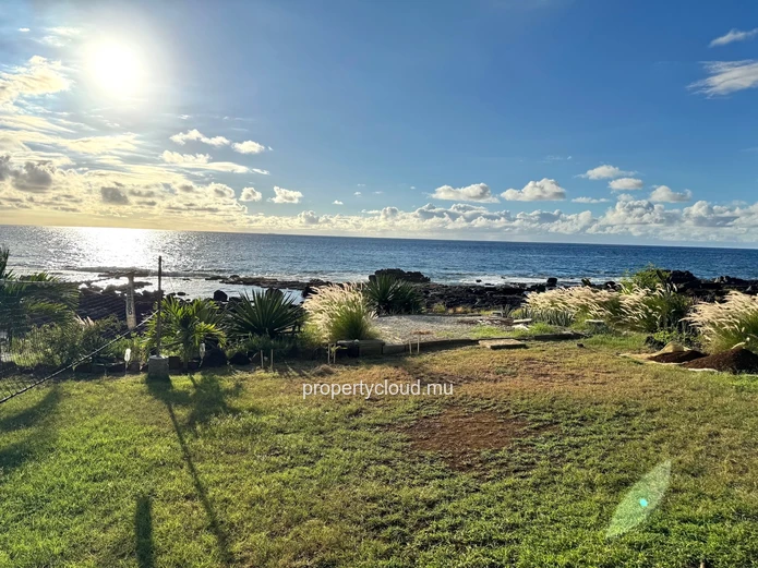 Exclusive – Flic En Flac – Rare Beachfront Property