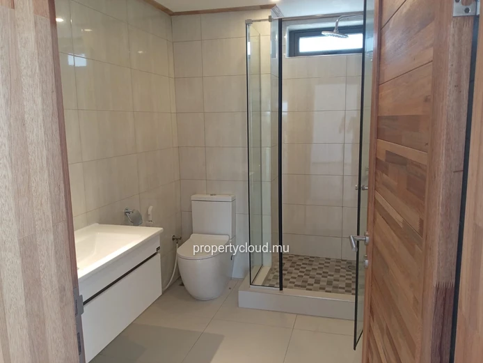 FOR SALE – NEW PENTHOUSE 180 m² – GRAND BAIE CENTER