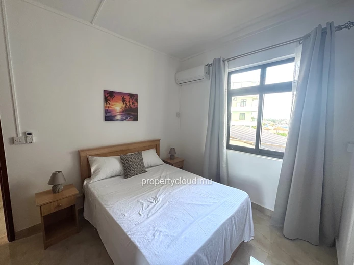 Flic en Flac for rent recent 2 bedroom apartment with swimming pool, gym, elevator and covered parking located in a s...