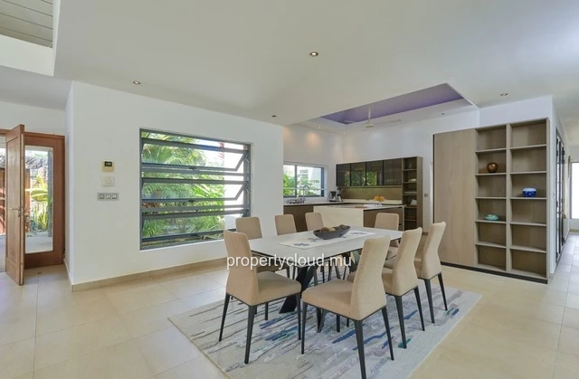 For sale: magnificent villa in a residence accessible to foreigners in Grand Baie.