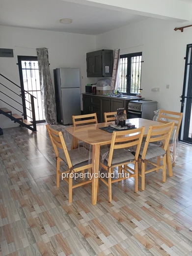 Discover this superb new and modern villa, available for long-term rental (1 year minimum) in Calodyne, a prime locat...