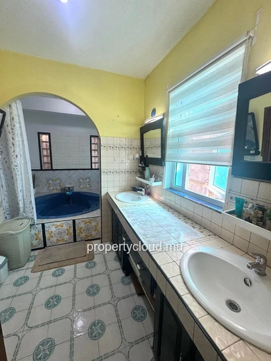 Albion – For sale, two villas with swimming pools, close to the beach