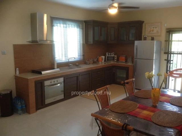 Large new villa of 2990p2 including 6 bedrooms in Calodyne