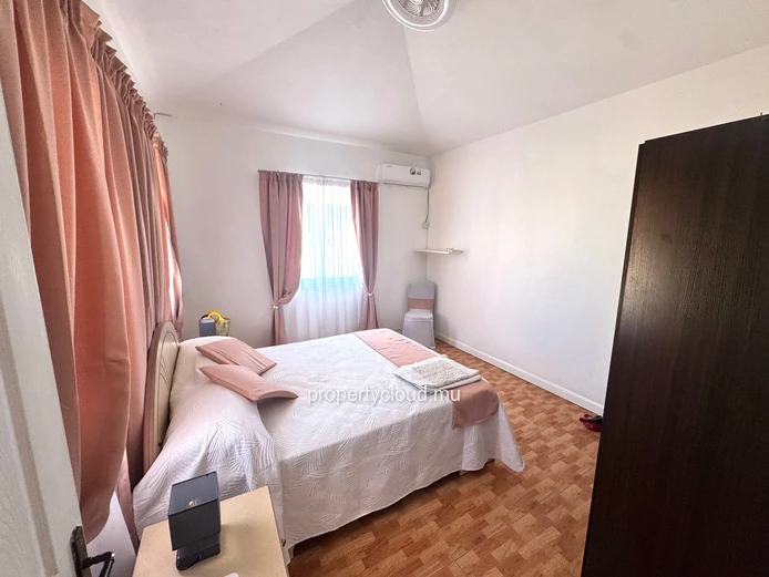 ALBION – FOR SALE – Spacious family villa with separate apartment, swimming pool and garage