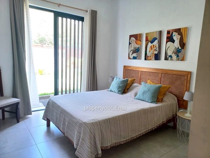 Tamarin – For sale, recent 3-bedroom villa with swimming pool and open view