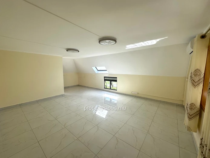 Flic en Flac for rent 4 bedroom penthouse with sea view in Flic en Flac