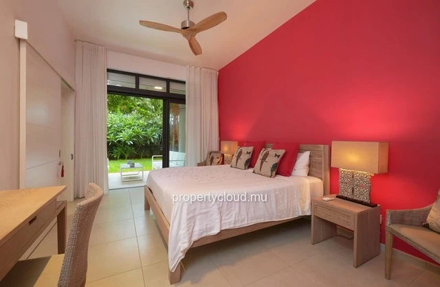 For sale: ground floor apartment in Pointe Aux Canonniers, accessible to foreigners.