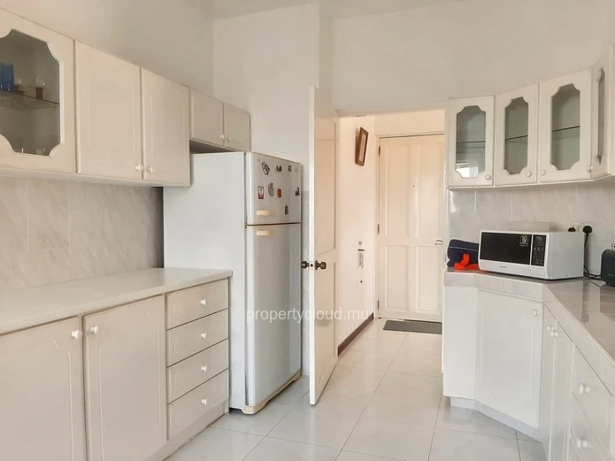 Quatre Bornes for sale comfortable furnished 3 bedroom apartment in secure residence with swimming pool and gym close...