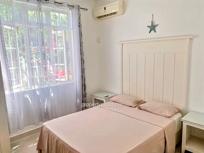 La Gaulette à vendre appartement deux chambres avec piscine commune situé dans un quartier résidentiel et calme.