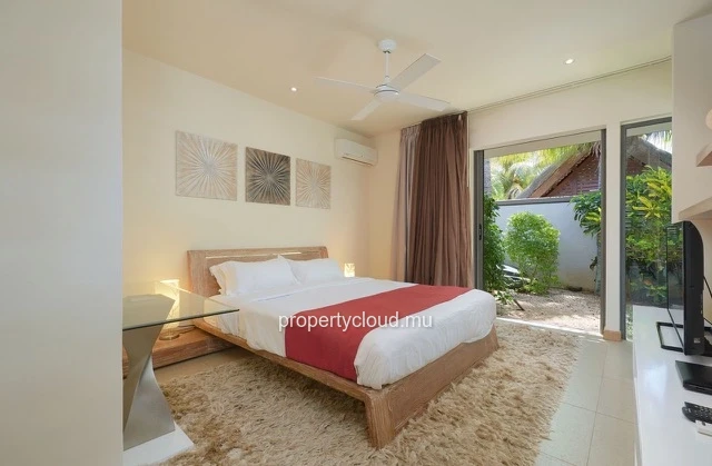 For sale: villa in a prestigious residence accessible to foreigners. Two minutes from the center of Grand Baie.