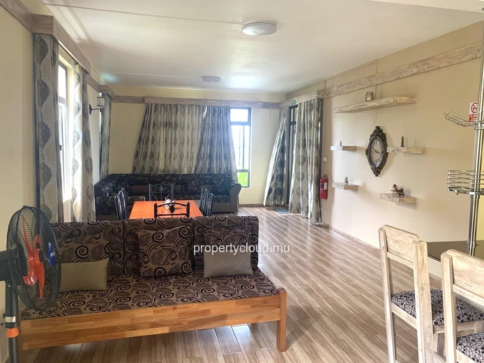 Flic en Flac - 3 bedroom apartment for rent, located on the first floor in a quiet area.