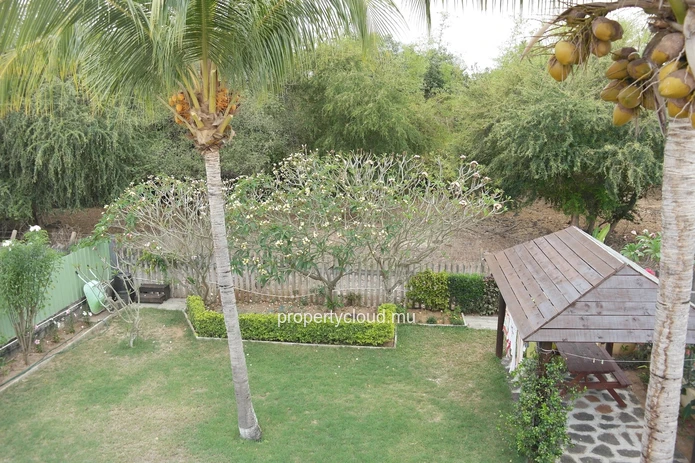 Flic en Flac, 2-bedroom apartment for rent in a villa 300 meters from the beach with a shared garden