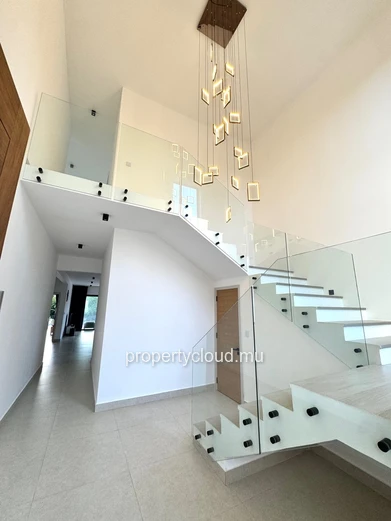  Flic en Flac, Mauritius: For sale, magnificent recent contemporary villa with swimming pool and nature views.