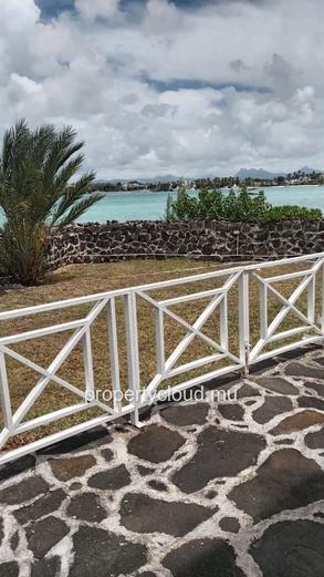 FOR RENT: Waterfront Villa / POINTE AUX CANNONIERS