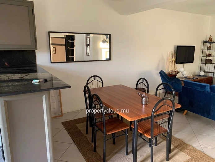 Flic en Flac: 3-bedroom triplex rental with swimming pool and unobstructed views of Flic en Flac
