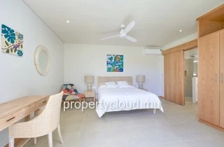 For sale: magnificent villa in a residence accessible to foreigners in Grand Baie, La Salette.