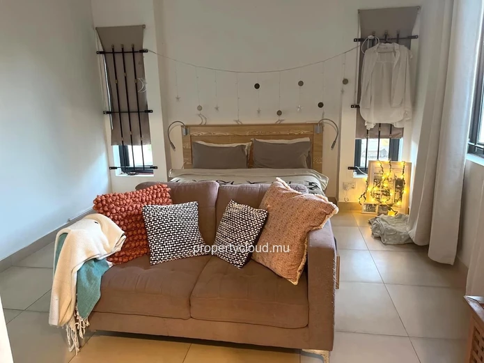 Albion, pleasant and recently built 3-bedroom villa with plunge pool for rent, located in a quiet residential area.
