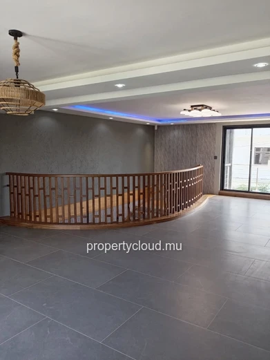 New contemporary villa in Pereybere – 6 bedrooms – Central swimming pool – Premium amenities