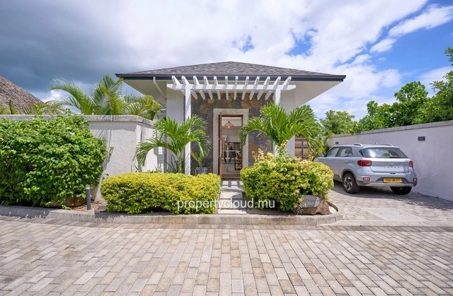 For sale: magnificent villa in a residence accessible to foreigners in Grand Baie, La Salette.