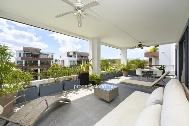 A vendre appartement de 3 chambres accessible aux étrangers à Mont Choisy.