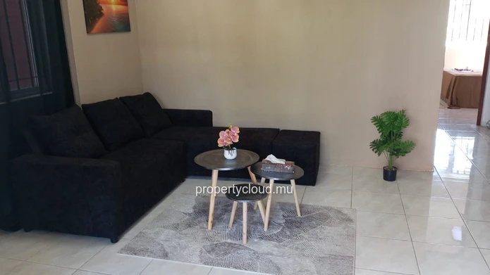 FOR SALE – Renovated apartment with communal pool - Pereybère