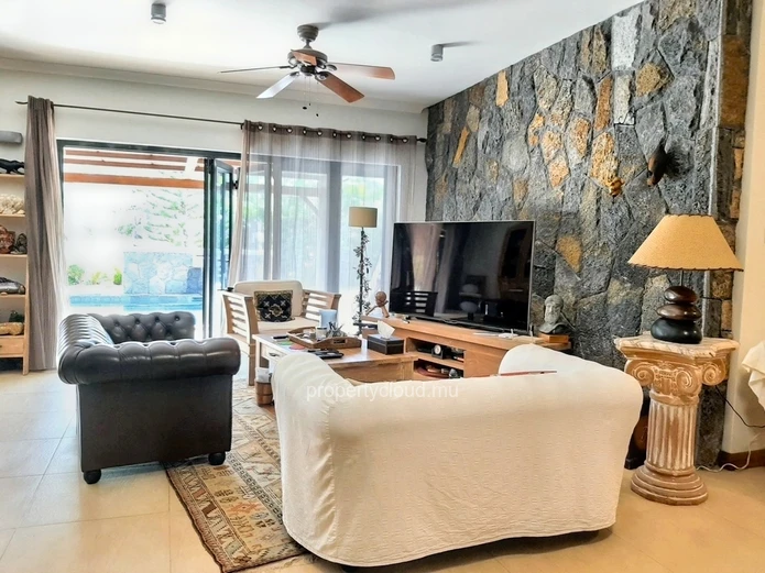 Black River for sale comfortable 4 bedroom villa, located in a secure residential area.