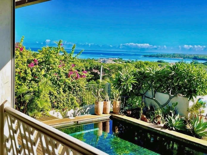 Tamarin for sale pleasant and beautiful five-bedroom villa with swimming pool in a quiet area with an exceptional vie...