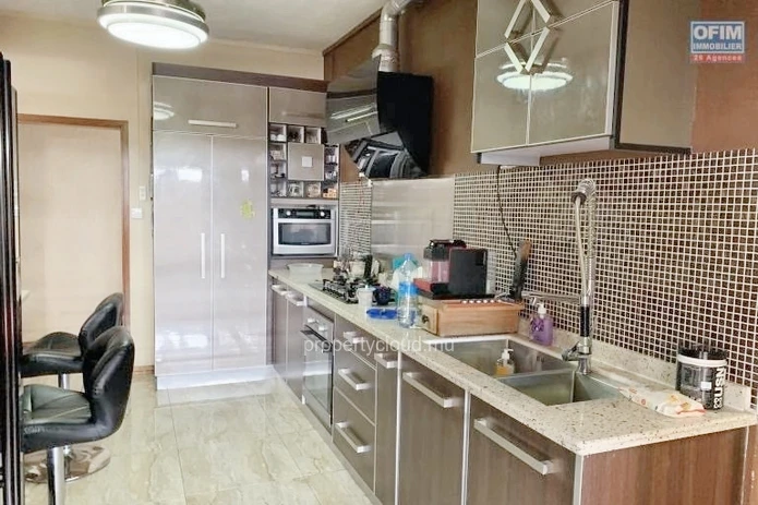Curepipe for sale charming villa completely renovated with three bedrooms and an office,living space of 230M2 on a pl...