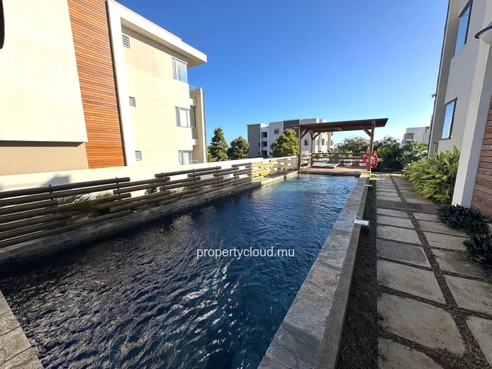 For rent – Flic en Flac, Mauritius Magnificent recent 3 bedroom apartment located on the top floor, with roof terrace...